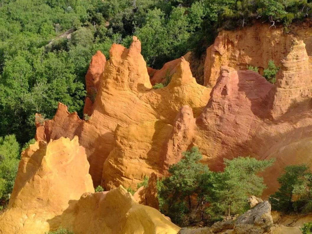 Logement D'Exception Pres Du Colorado Provencal Dans Une Residence Au Calme Avec Piscine Offrant Une Vue Imprenable Sur Le Luberon Depuis Sa Terrasse Viens Exterior foto